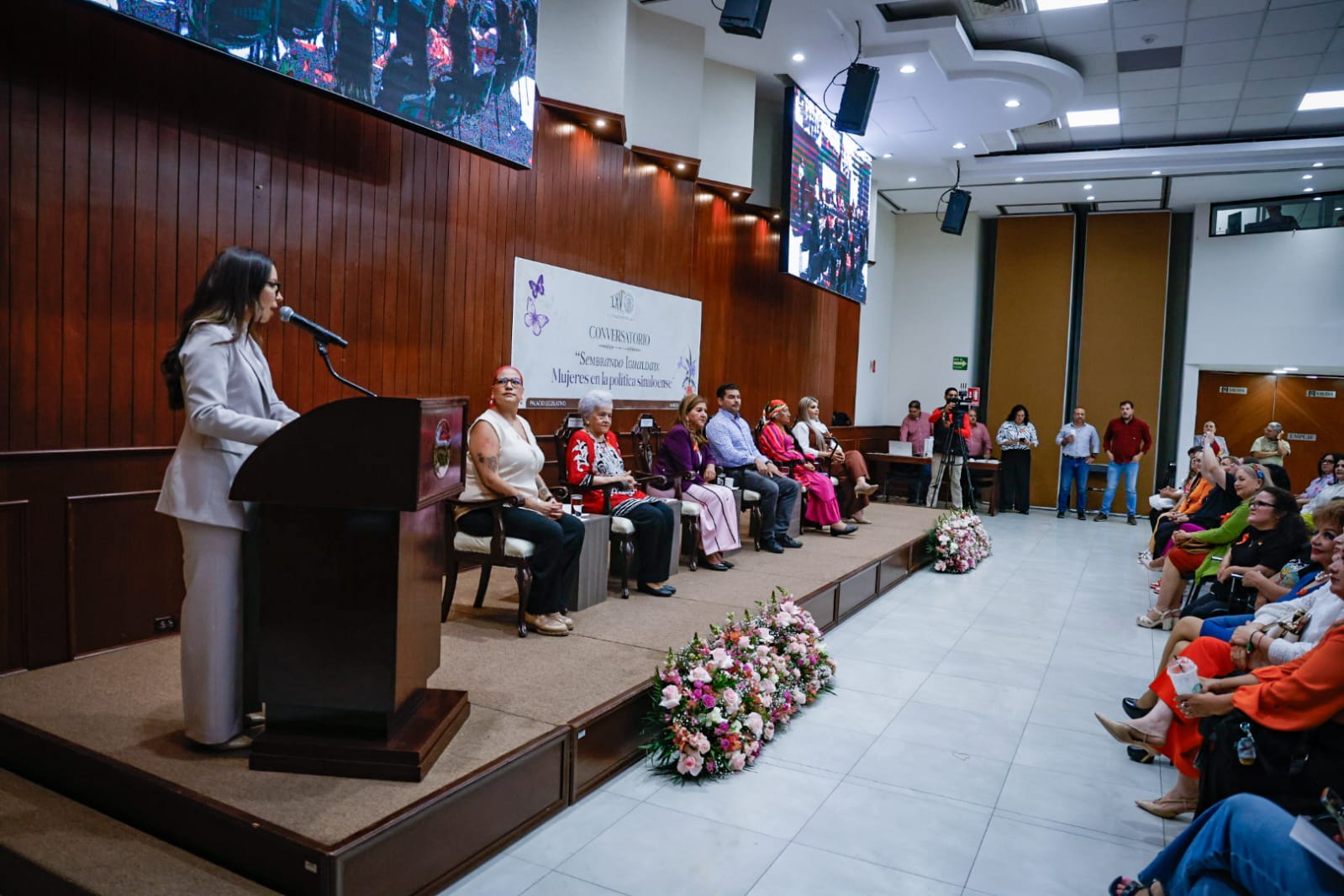 Conversatorio "Sembrando Igualdad: Mujeres en la Política Sinaloense"