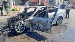 Cortocircuito habría generado incendio en BMW en Mazatlán