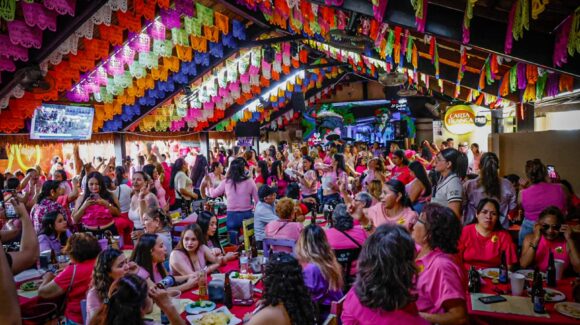 ¡Lleno total! Cerveza gratis en El Guayabo para las mujeres este 08 de marzo, Día Internacional de la Mujer