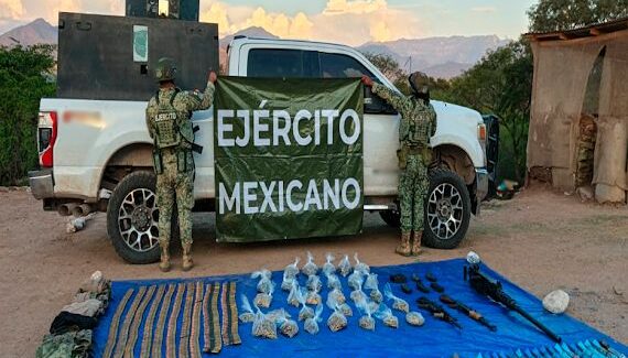 Ejército decomisa camioneta con blindaje artesanal, ametralladora y explosivos, tras sobrevuelos en Badiraguato, Sinaloa