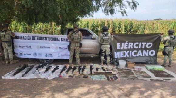 Decomisan ametralladoras, un fusil Barrett y una camioneta en Navolato, Sinaloa