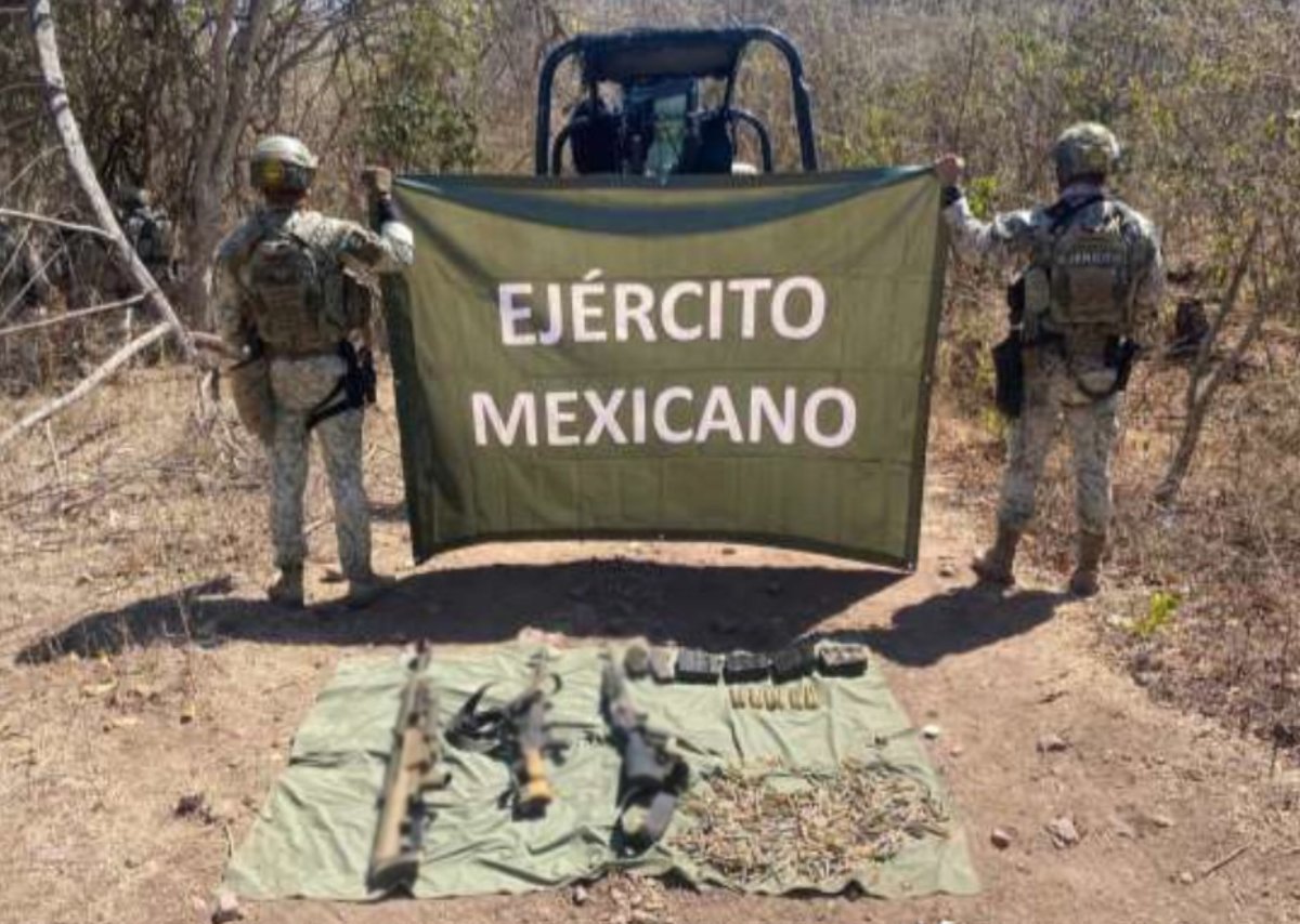 Aseguran arsenal y explosivos en Elota