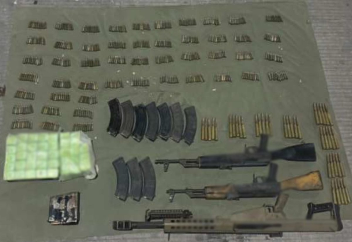 Aseguran arsenal y explosivos en Elota