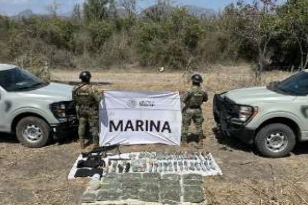 Aseguran arsenal y explosivos en Elota