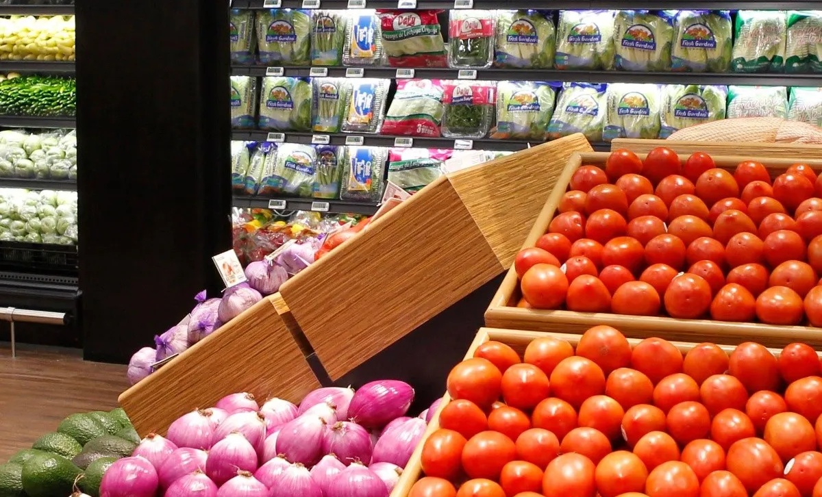 Departamento de Frutas y Verduras en supermercado. Ofertas de Casa Ley