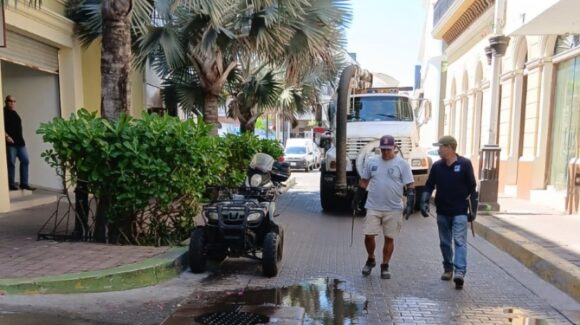 Soluciona Jumapam derrame de aguas negras en el Centro Histórico de Mazatlán, Sinaloa, este lunes 02 de marzo