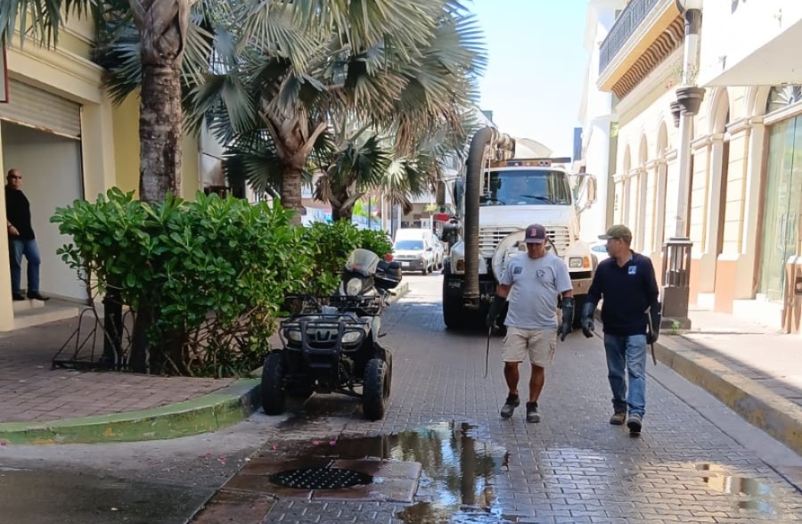 Jumapam trabaja en derrame de aguas residuales en Mazatlán, Sinaloa