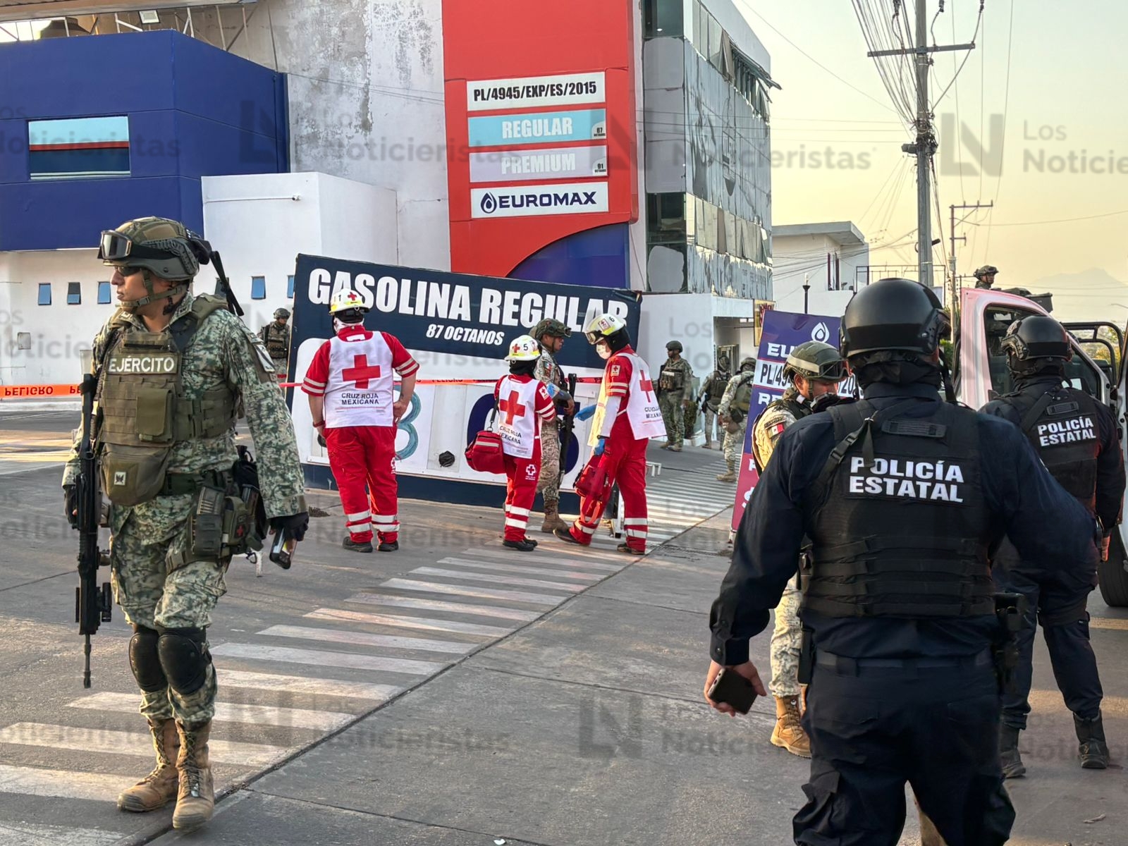 Ejecutan a despachador y a un motociclista en una gasolinera de Barrancos en Culiacán
