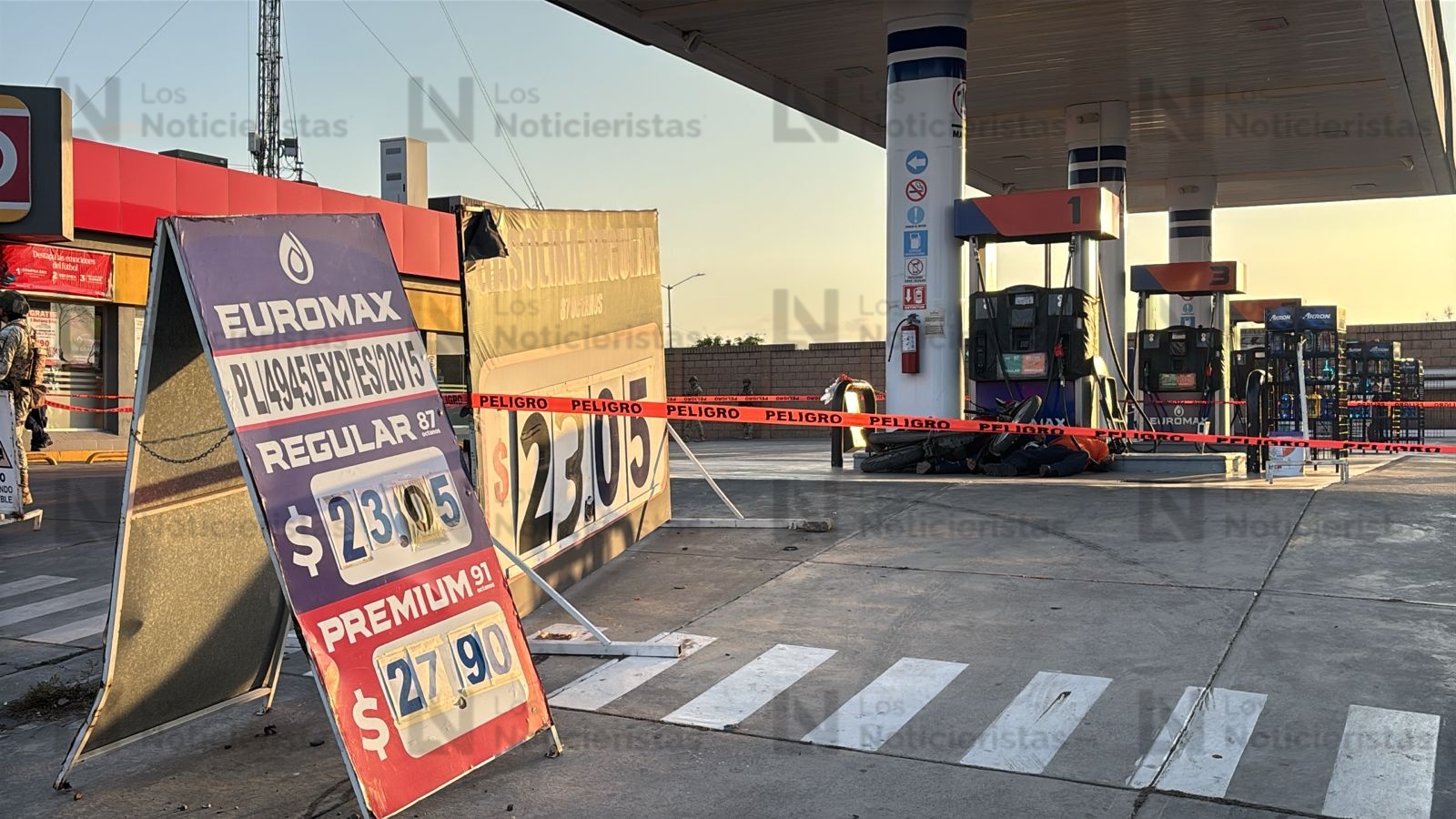 Ejecutan a despachador y a un motociclista en una gasolinera de Barrancos en Culiacán