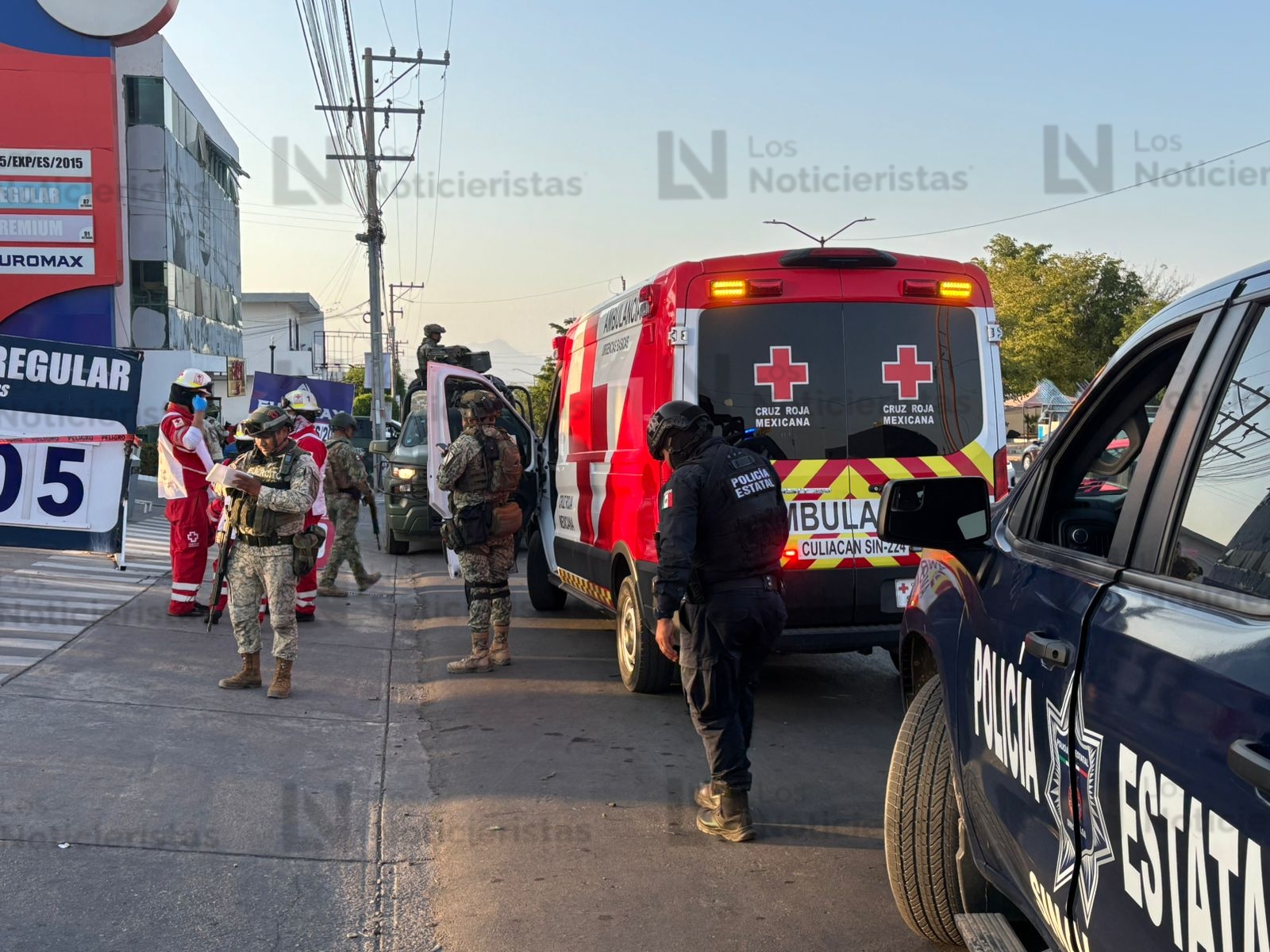 Ejecutan a despachador y a un motociclista en una gasolinera de Barrancos en Culiacán