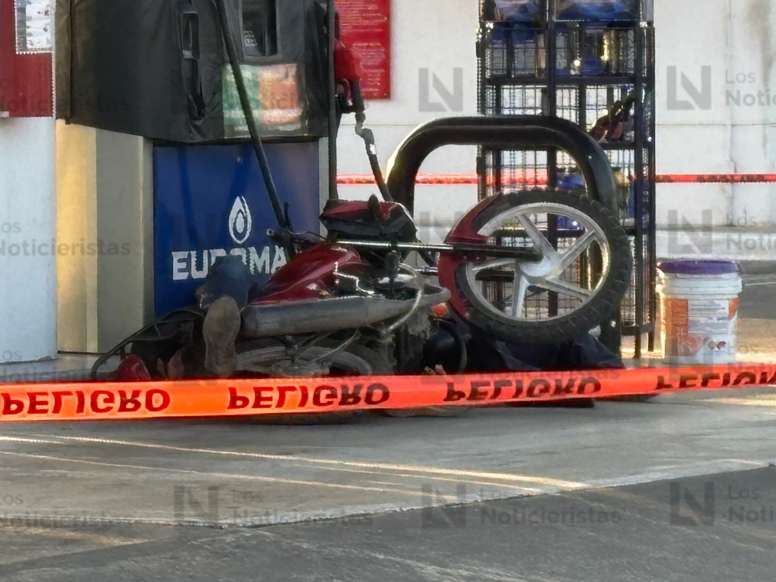 Ejecutan a despachador y a un motociclista en una gasolinera de Barrancos en Culiacán