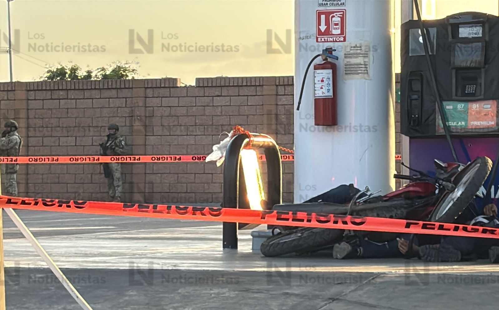 Ejecutan a despachador y a un motociclista en una gasolinera de Barrancos en Culiacán