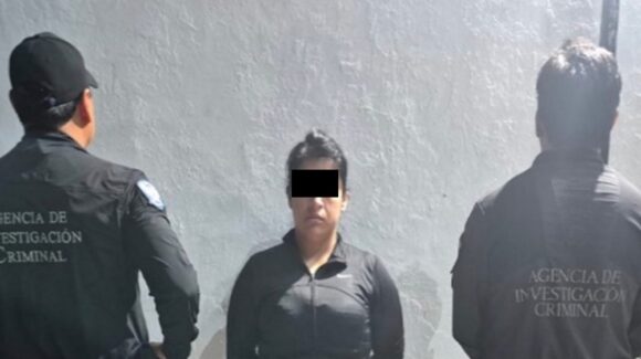 Mujer es detenida con 20 kilos de metanfetamina que transportaba en una maleta en un autobús en Escuinapa, Sinaloa