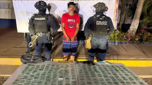 ¡Intentó darse a la fuga! Elementos del GOES detienen a un hombre armado y 300 dosis de droga en Villa Juárez, Navolato