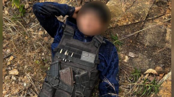 Tras enfrentamiento en Concordia, Sinaloa detienen a uno y aseguran campamento criminal con armas, cartuchos y equipo táctico
