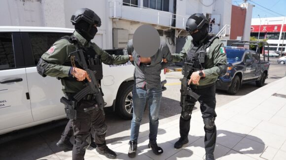 Grupo Orión de la FGE detiene a Jesús “N”, conducía un vehículo que había sido robado en febrero de 2026 en Culiacán, Sinaloa