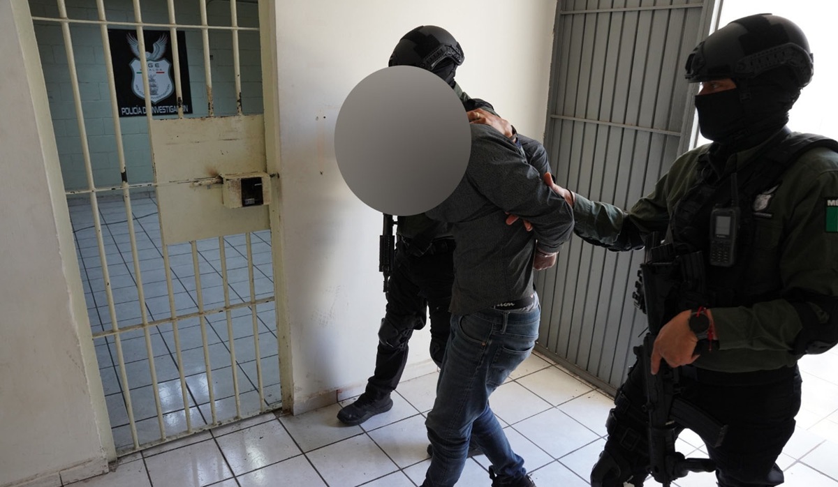 Detenido con vehículo con reporte de robo en Culiacán