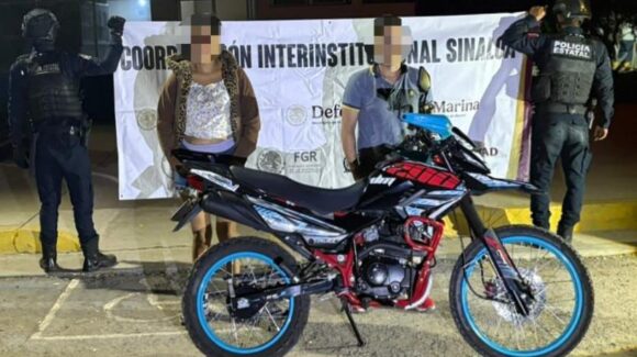 Circulaban en una motocicleta robada; detiene PEP a una pareja en Culiacán, Sinaloa