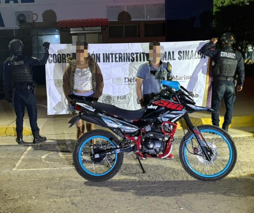 detienen a dos hombres a bordo de motocicleta robada en culiacan