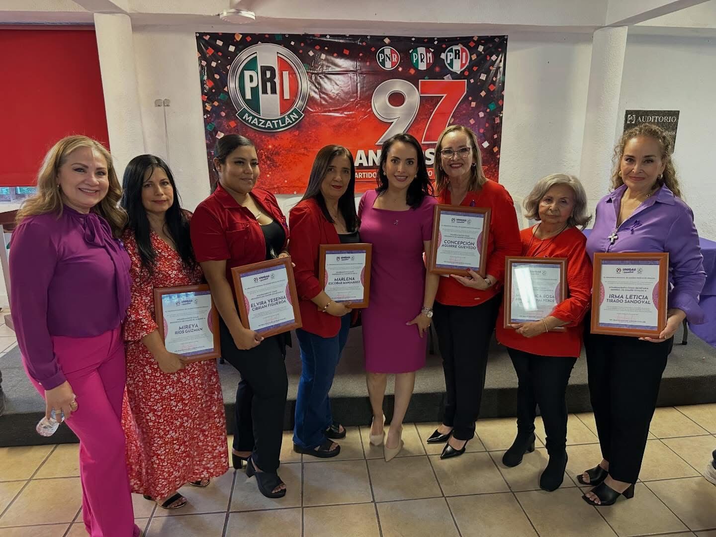 Concepción Aguirre Quevedo (Mazatlán), Ana Cristina Salas Soto (Concordia), Mireya Ríos Guzmán y Elvira Yesenia Cibrián Figueroa (Rosario), Blanca Rosa Arellano Valverde (San Ignacio) y Marlena Escobar Manjarrez (Elota).