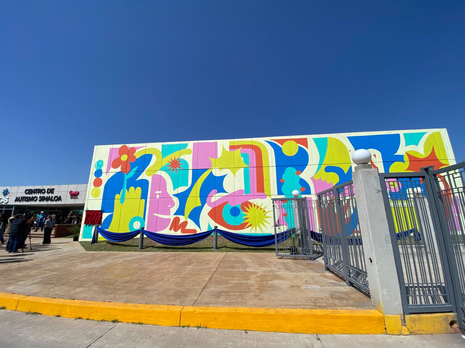 Sistema DIF Sinaloa inauguró el mural “Nuestra Pared, Nuestra Voz” en el Centro de Autismo de Sinaloa (CAS).