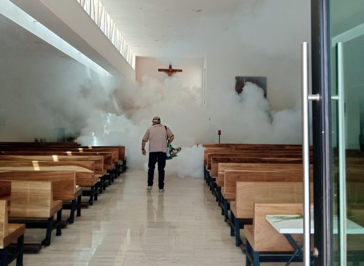 diversos espacios recreativos de salvador alvarado estan siendo fumigados por la autoridad