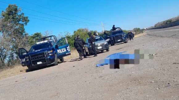 Hallan dos cuerpos con signos de violencia en la autopista y en la libre Mazatlán-Culiacán