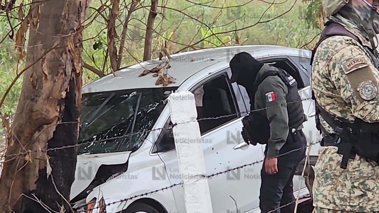 Ejecutan a dos hombres a bordo de un vehículo compacto en La Costera de Culiacán