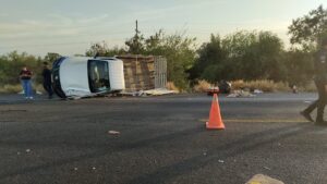 Dos personas con heridas leves deja volcadura en Mocorito