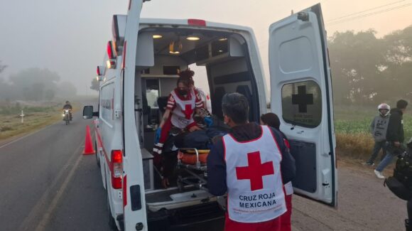 Choque entre motocicletas deja dos lesionados en la sindicatura de La Trinidad, Guasave, Sinaloa