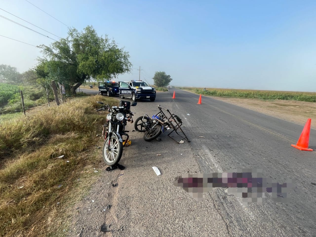 dos motociclistas chocan en la zona rural de guasave sinaloa resultando heridos