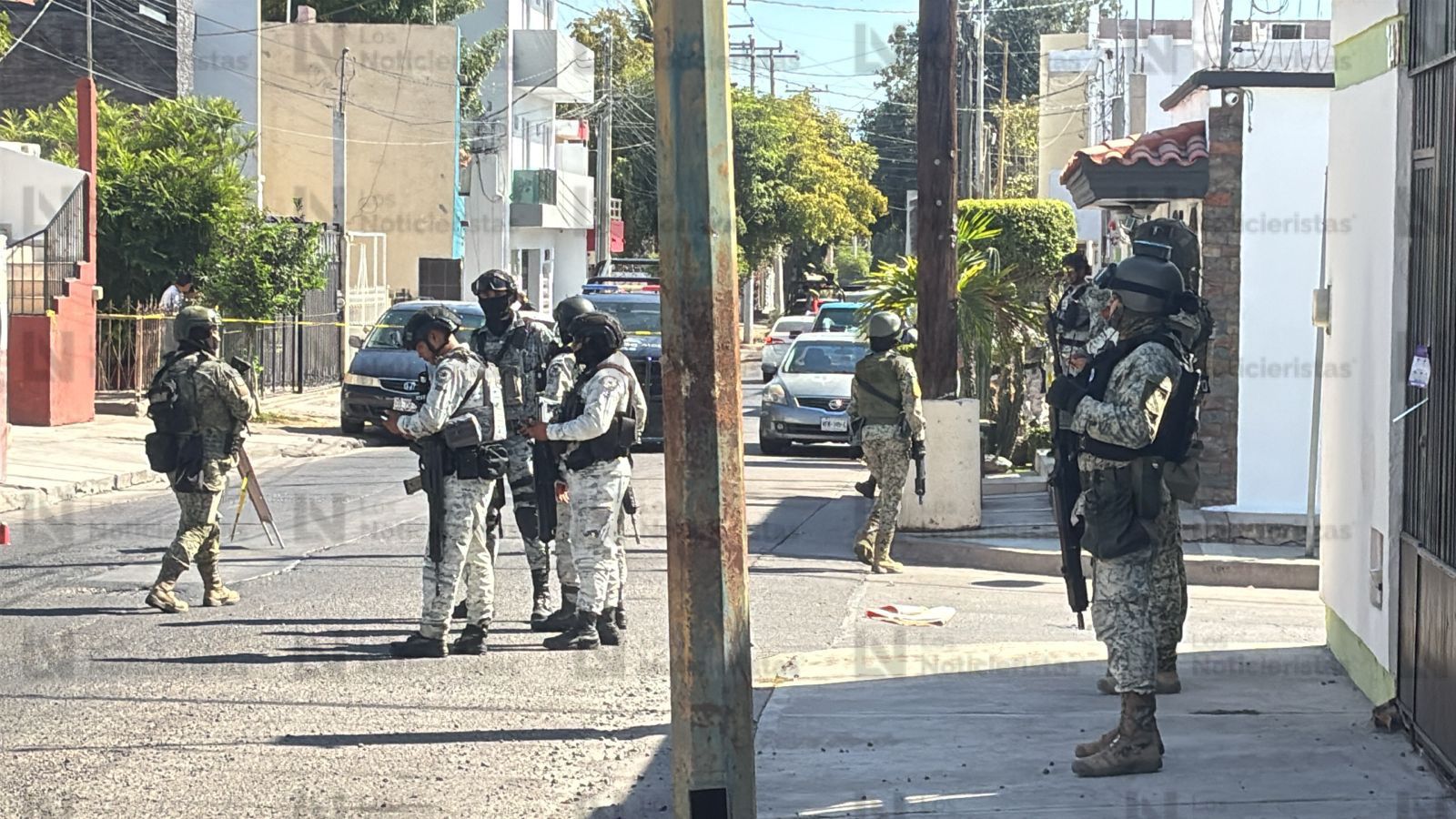 Elementos de la Guardia Nacional resguardan escena del crimen en Tierra Blanca