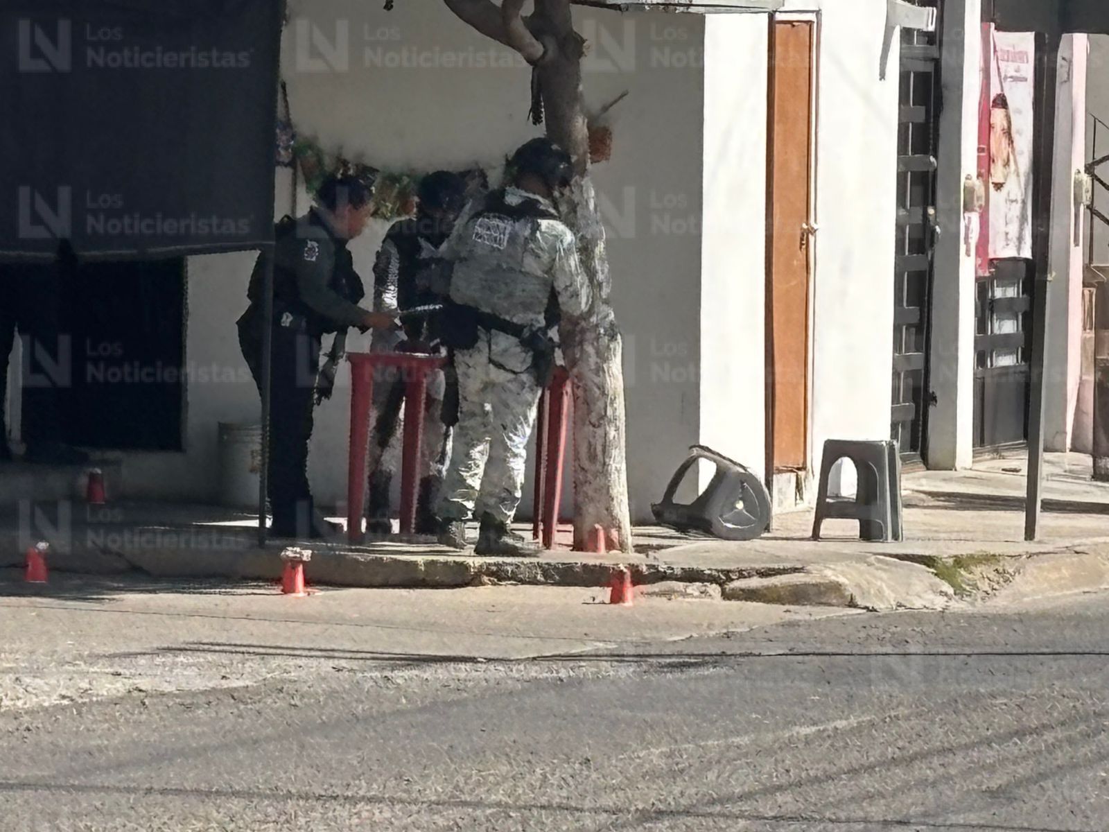Elementos de la Guardia Nacional resguardan escena del crimen en Tierra Blanca