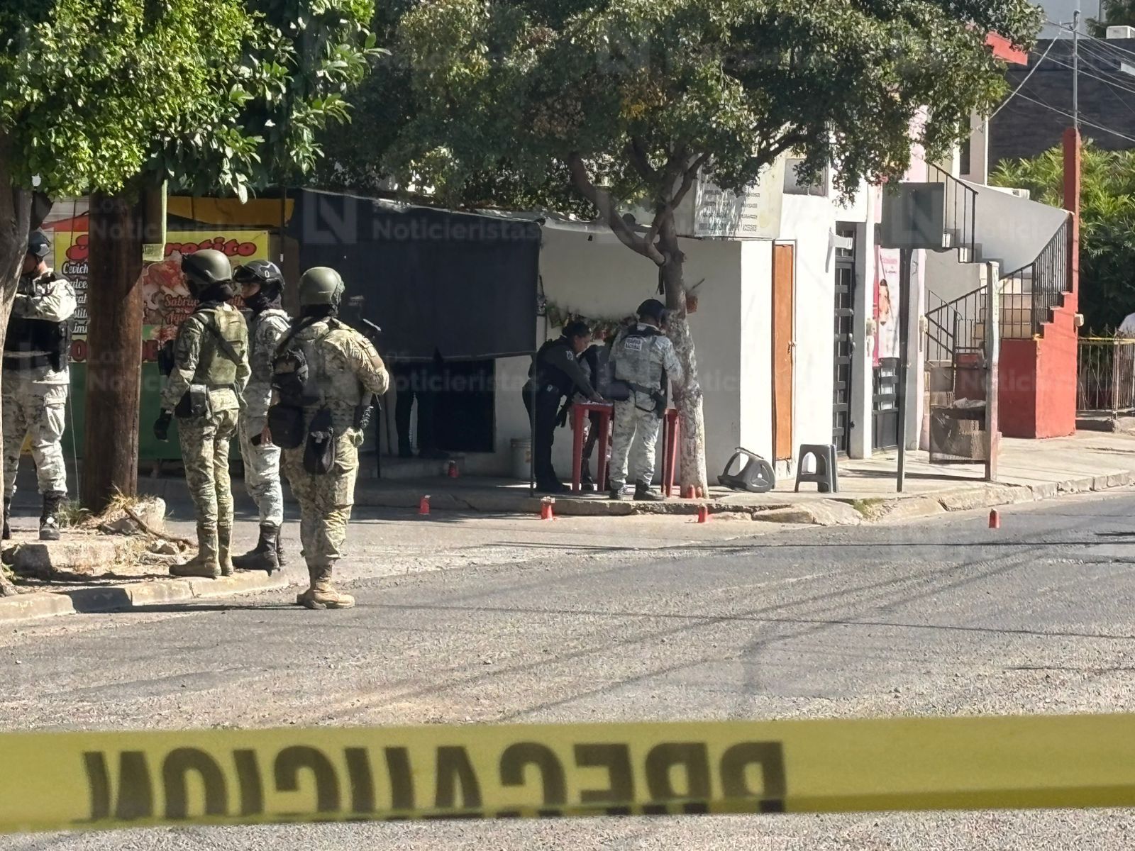 Elementos de la Guardia Nacional resguardan escena del crimen en Tierra Blanca