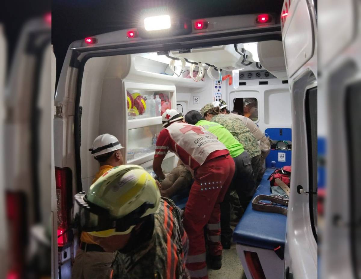 rescatan las autoridades a uno de cuatro mineros atrapados en el rosario sinaloa