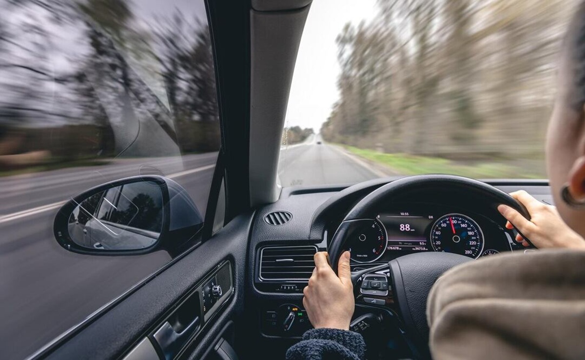 Efecto túnel al manejar un carro a alta velocidad