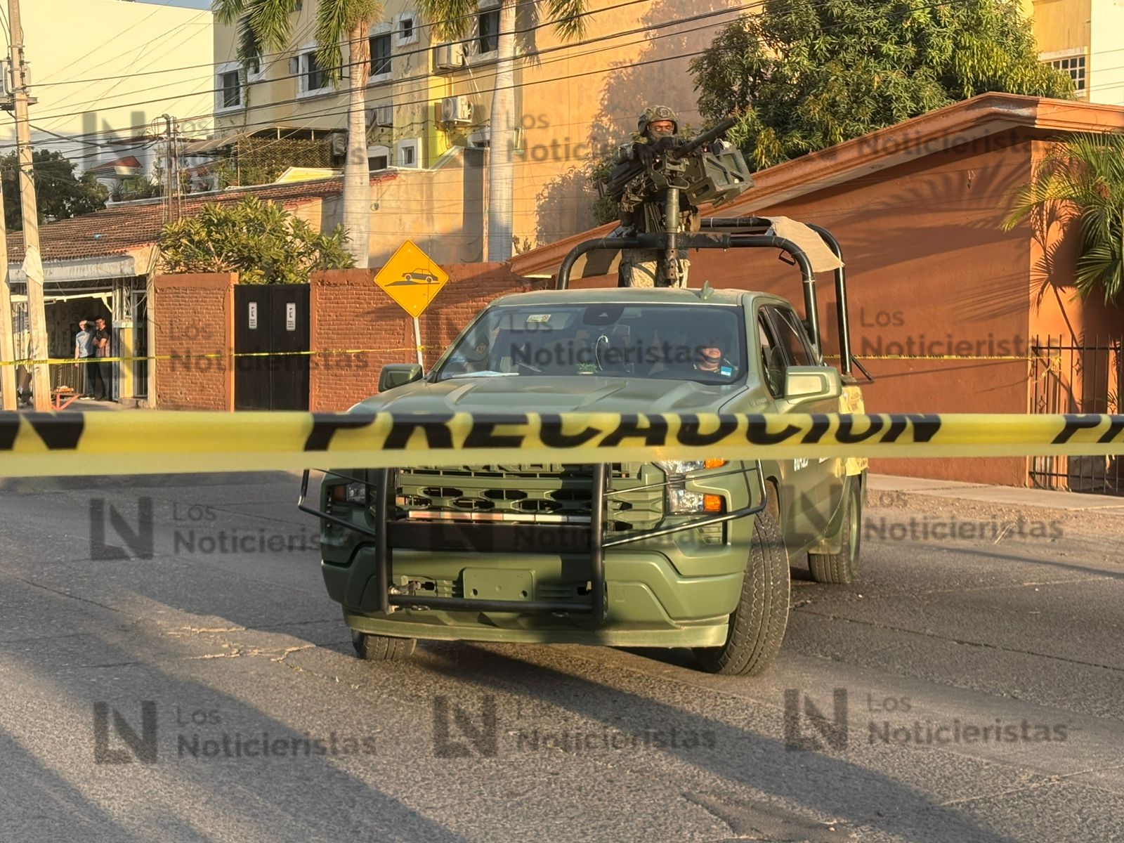 Ejecutan al conductor de una camioneta del Ayuntamiento de Culiacán en el sector Villa Universidad