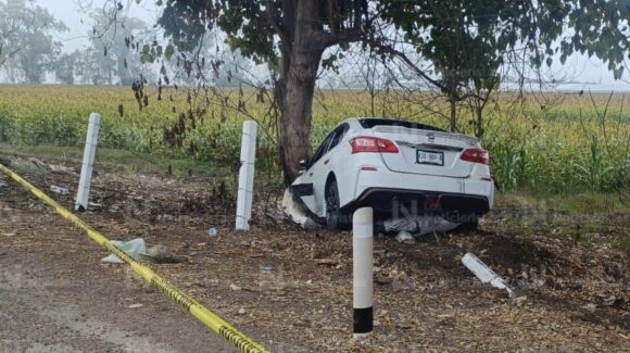 Ejecutan a dos hombres a bordo de un vehículo compacto en La Costera de Culiacán