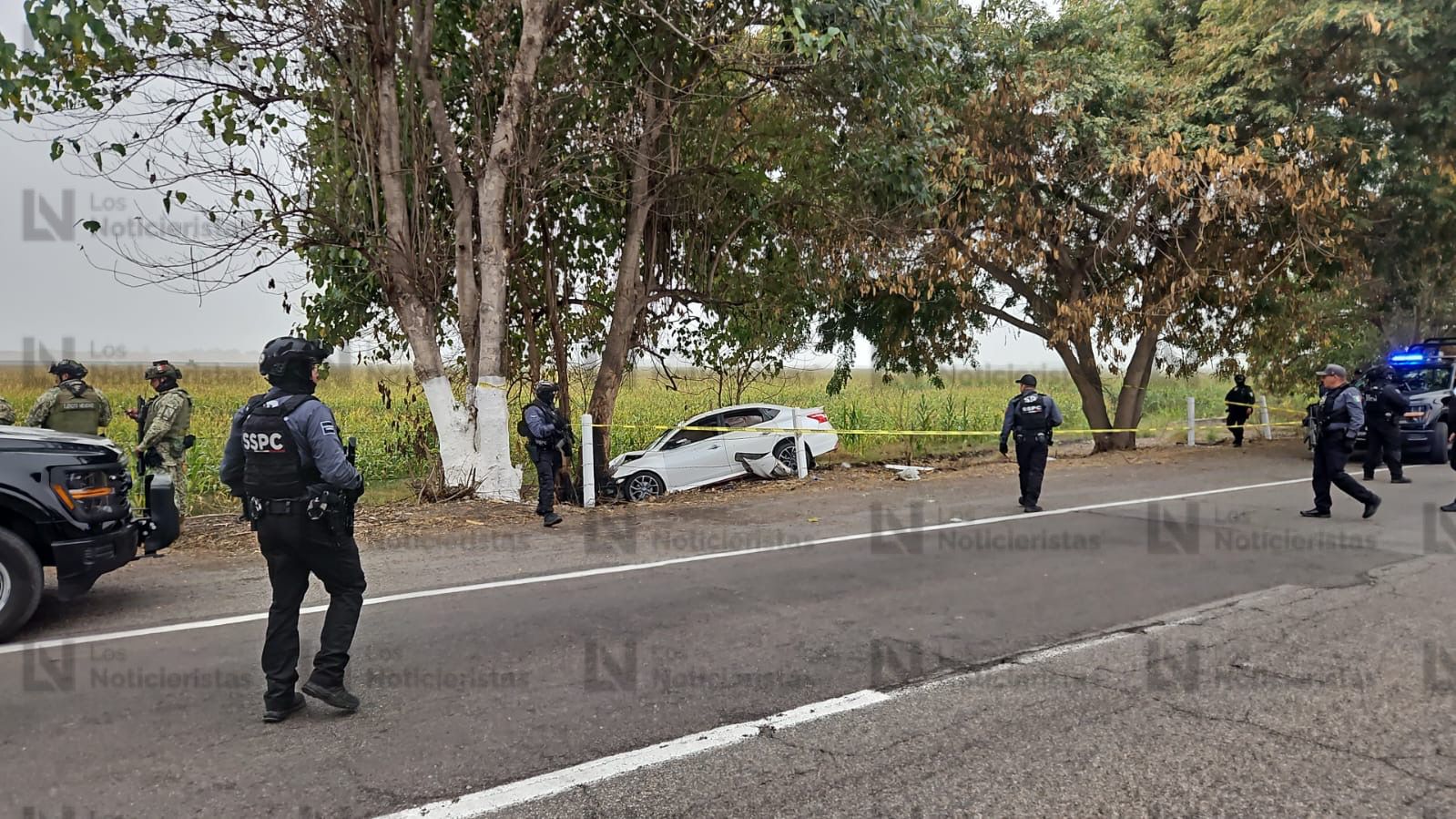 Ejecutan a dos hombres a bordo de un vehículo compacto en La Costera de Culiacán