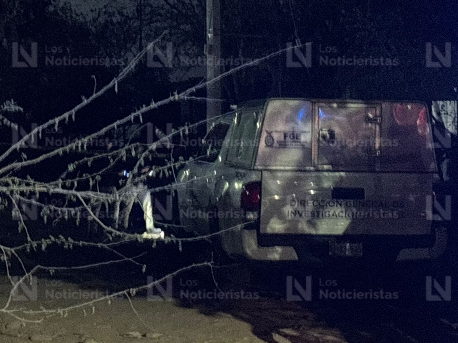 Camioneta de Semefo traslada el cuerpo a sus instalaciones