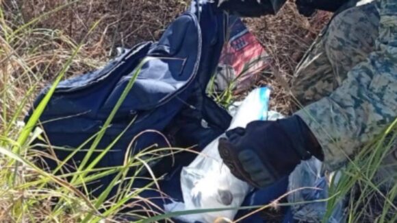 ¡Son falsos! Ejército decomisa maleta con 41 mil pesos en billetes y droga, en Culiacán, Sinaloa