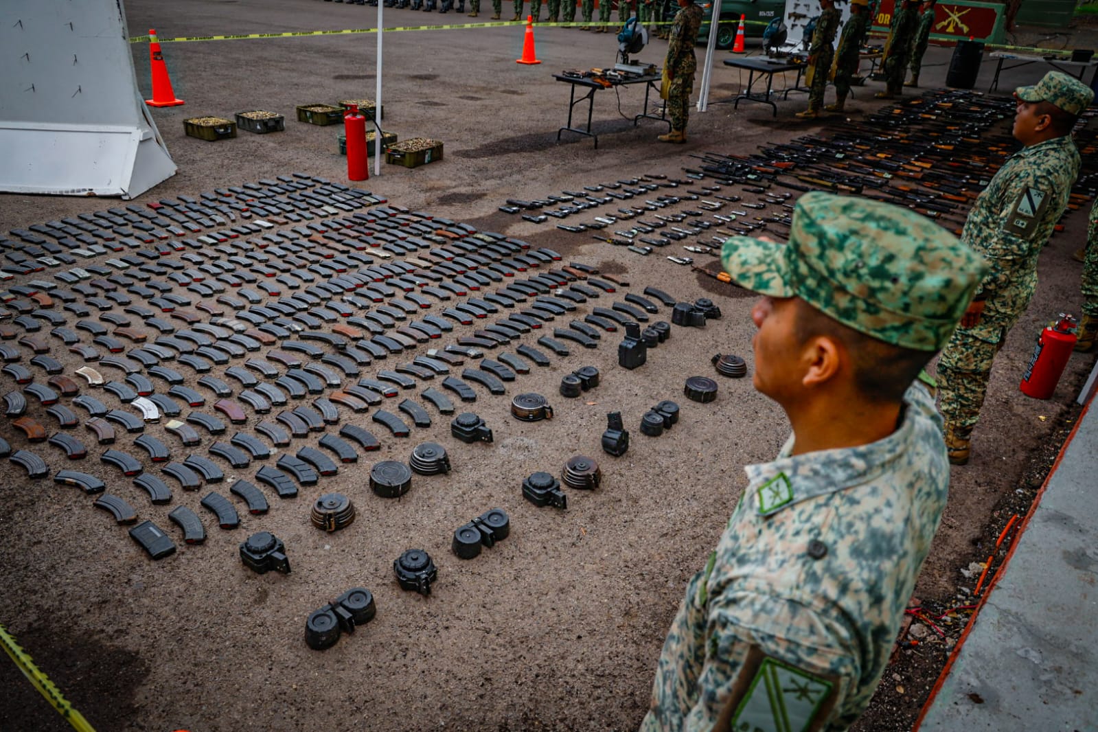 Ceremonia de destrucción de armamento decomisado