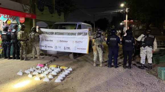 ¡Estaba abandonada! Camioneta delata cargamento en Mazatlán, Sinaloa; aseguran 15 kilos de presunta metanfetamina