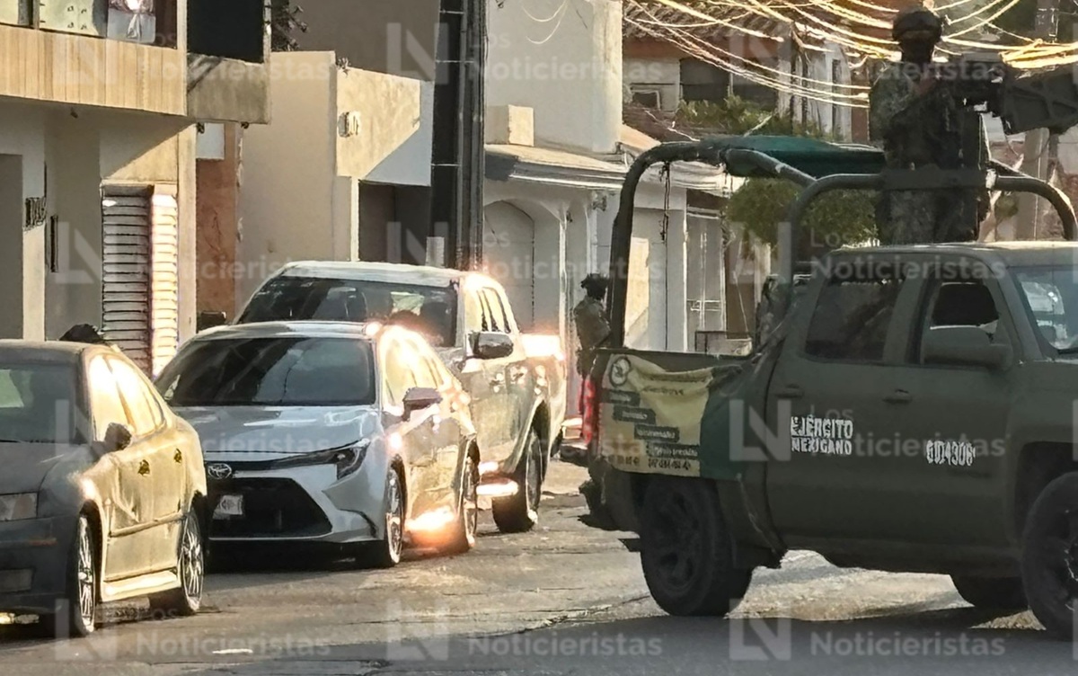 Ejército resguarda el sitio donde fue baleada una camioneta del Ayuntamiento