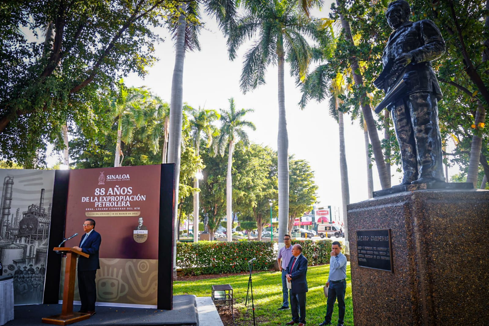 feliciano valle durante la conmemoracion del 88 aniversario de la expropiacion petrolera en mexico