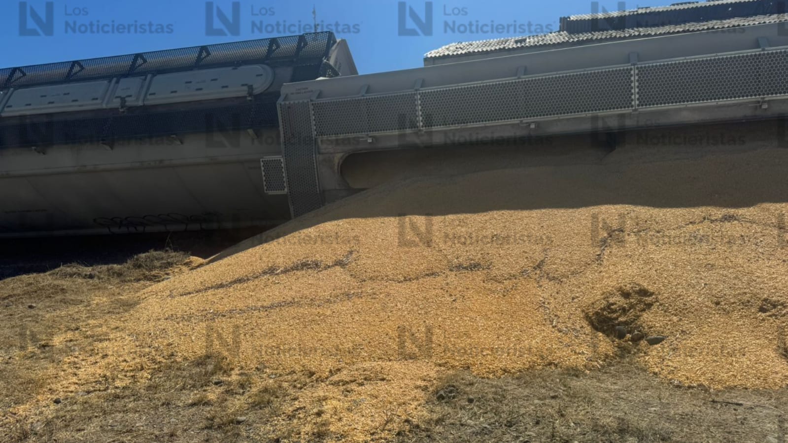 el ferrocarril volcado en culiacan iba cargado de granos