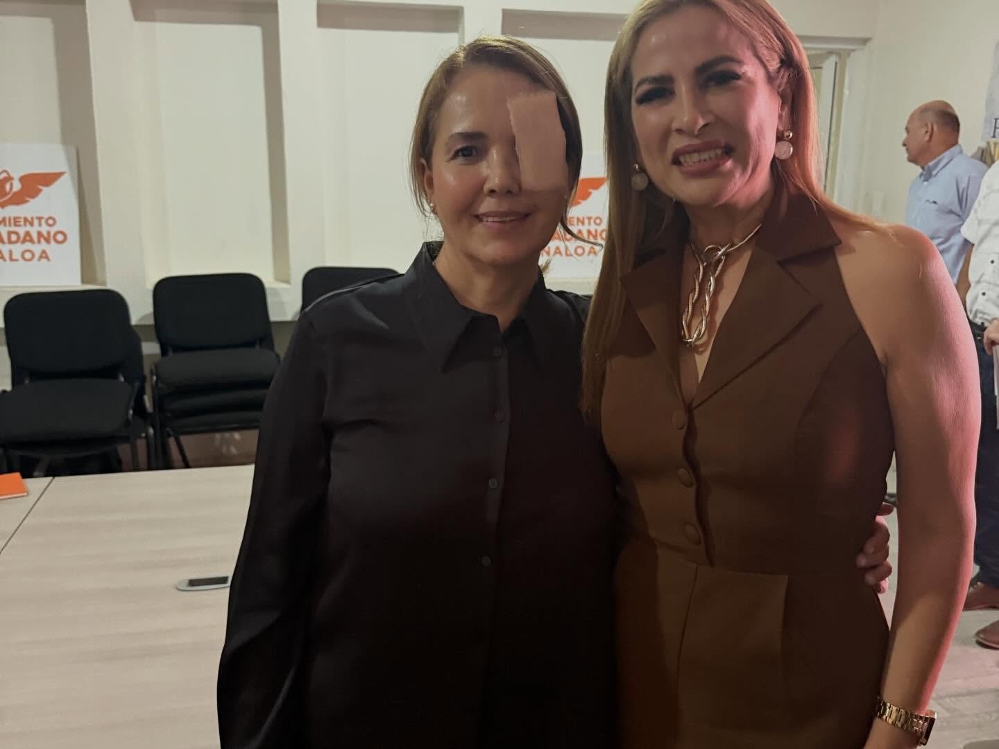 "Ely" Montoya con militantes de MC en Mazatlán
