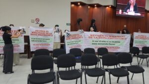 emma zermeño se manifiesta en el congreso de sinaloa culiacan