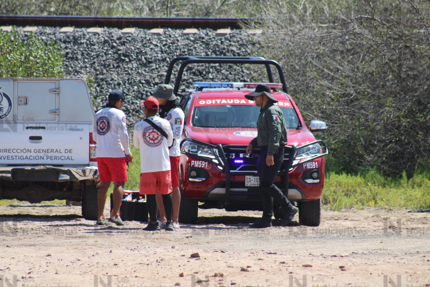 Salvavidas apoyan en la recuperación de los cuerpos