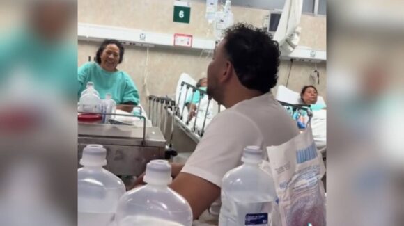 Humanidad en el IMSS: enfermero canta y reconforta a pacientes en Lomas Verdes